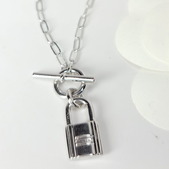 SueSue Jewelry - Trendy Padlock Toggle Paperclip Necklace NEW